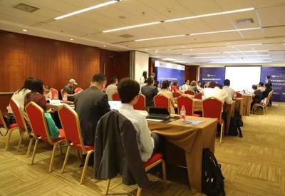 儲(chǔ)能峰會(huì)首日盛況 八方來(lái)客齊聚，共繪能源變革新藍(lán)圖